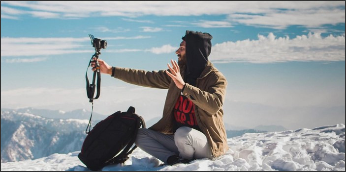 Traveling YouTubers: Exploring the World through Online Content Creators