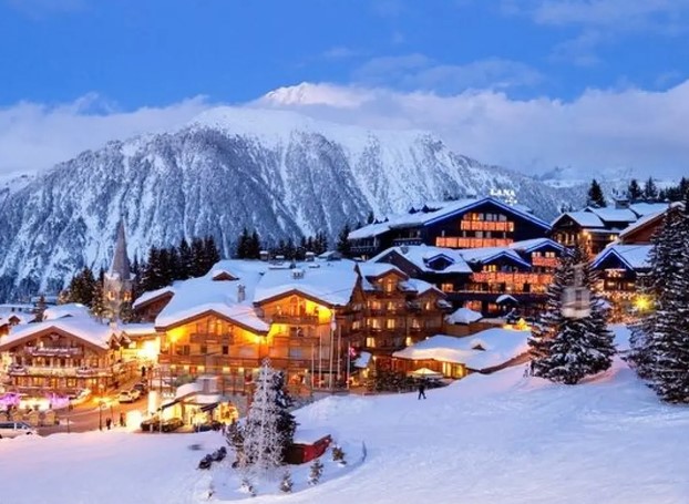 Powder Dreams: Winter Skiing Chalets Across the Alps and Beyond